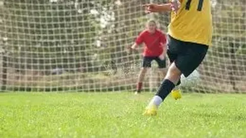 江宏杰直播带货人气旺 离婚后心情大好展露笑颜